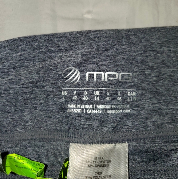 NWOT capri leggings - Picture 2 of 3
